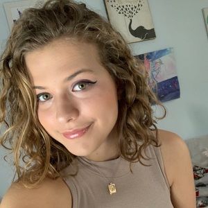 Meet your Posher, Juliette